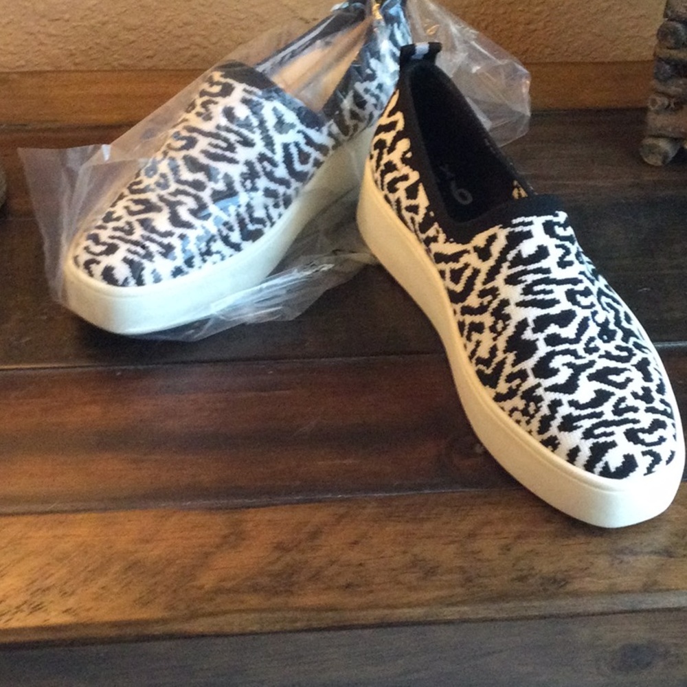 Womens slip on shoes sz 7